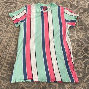 Men’s retro tee.